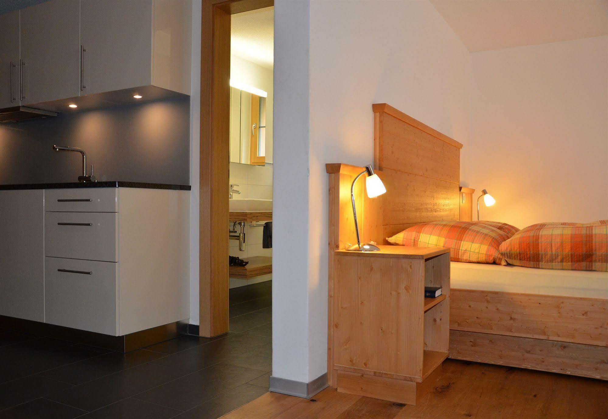 Jaegerhof Serviced Apartements Церматт Экстерьер фото